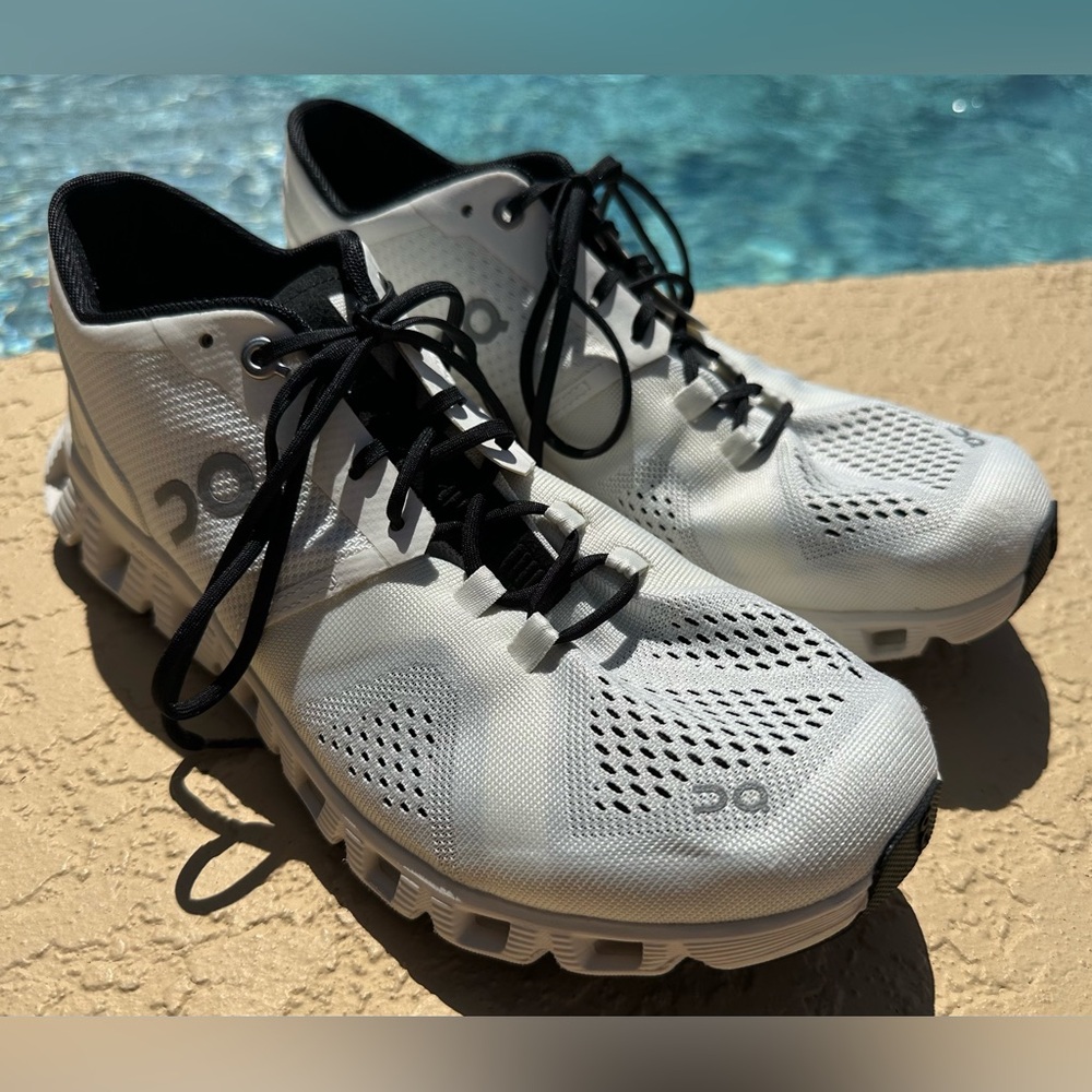 On Cloud / On Running X White Reflective Running Shoes Women’s Size 9.5 in VGC - Picture 2 of 15